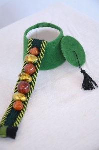 bracelet en passementerie avec boîte tarbouche verte